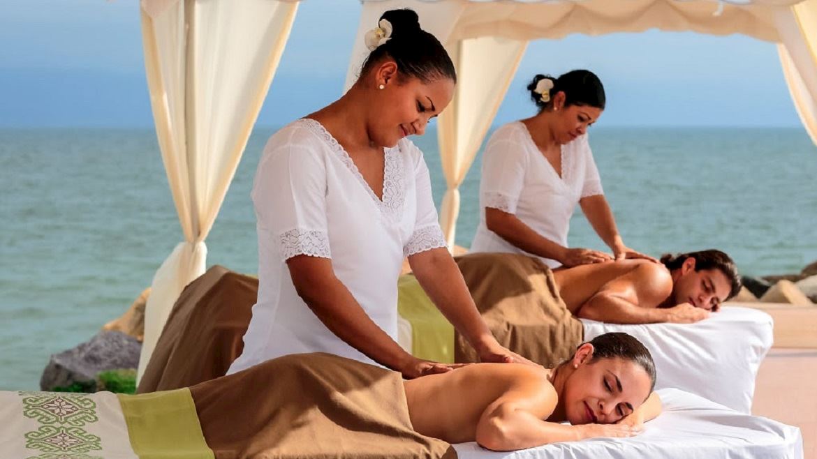 An exclusive Moonlight Massage for Couples