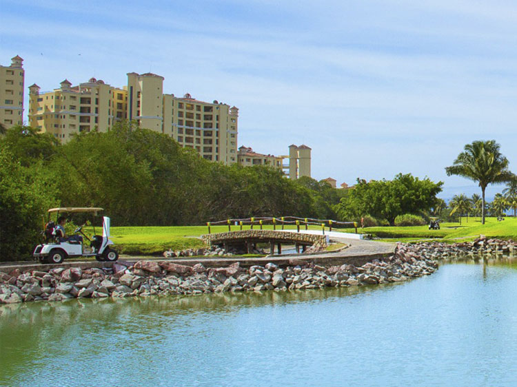 Puerto Vallarta hotel offers Golf Package